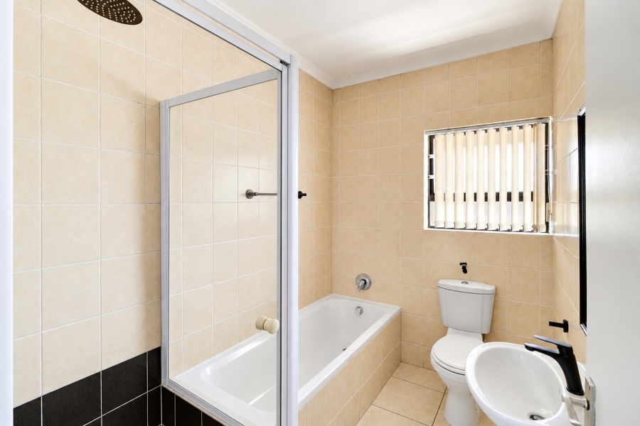 2 Bedroom Property for Sale in Heritage Park Western Cape